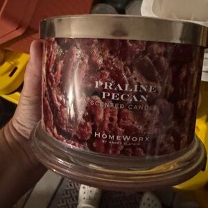 HomeWorx Praline Pecan Scented Candle - Rich Brown